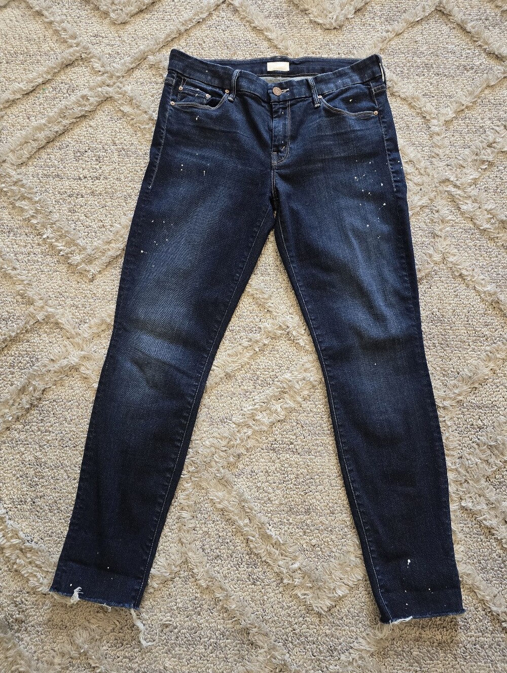 MOTHER Looker Ankle Fray Jeans in All Work Size 30 Paint Splatter Dark Wash